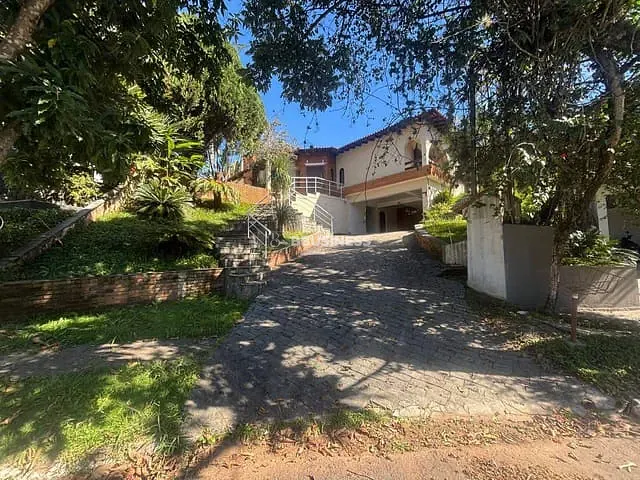 Casa com 915m² 4 quartos e 5 banheiros, à venda, no bairro São Paulo II em Cotia