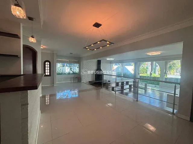 Casa com 915m² 4 quartos e 5 banheiros, à venda, no bairro São Paulo II em Cotia