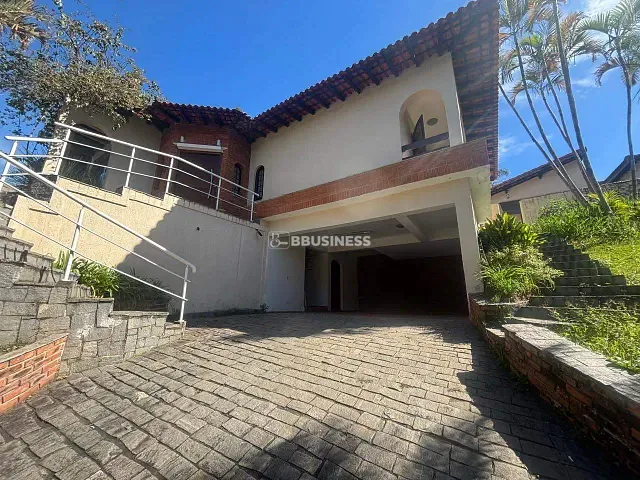 Casa com 915m² 4 quartos e 5 banheiros, à venda, no bairro São Paulo II em Cotia