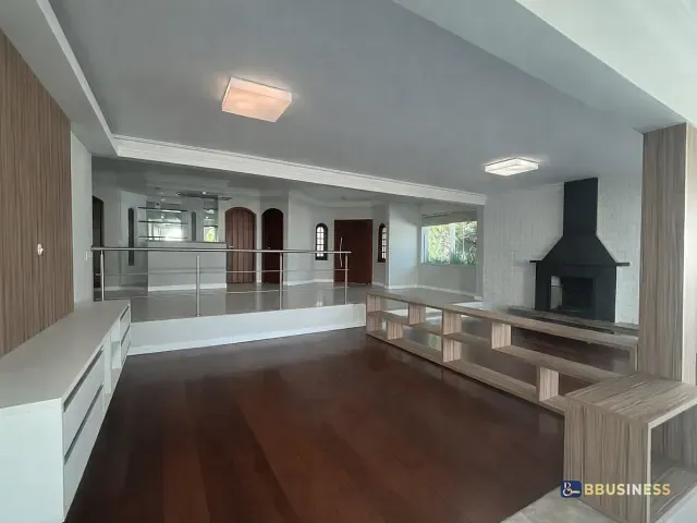 Casa com 915m² 4 quartos e 5 banheiros, à venda ou para alugar, no bairro São Paulo II em Cotia