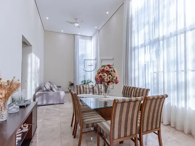 Casa com 1200m² 3 quartos e 4 banheiros, à venda ou para alugar, no bairro Recanto do Salto em Londrina