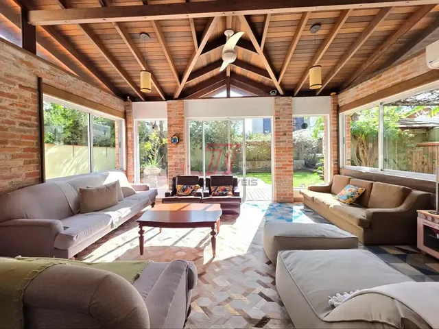 Casa com 593m² 4 quartos e 2 banheiros, à venda, no bairro Tarumã em Curitiba
