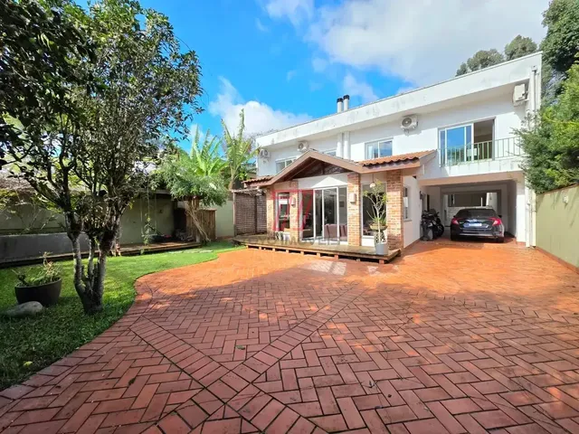 Casa com 593m² 4 quartos e 2 banheiros, à venda, no bairro Tarumã em Curitiba