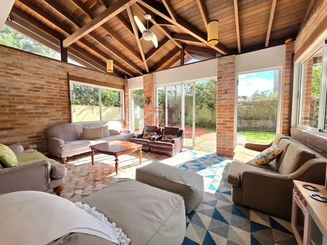 Casa com 593m² 4 quartos e 2 banheiros, à venda, no bairro Tarumã em Curitiba