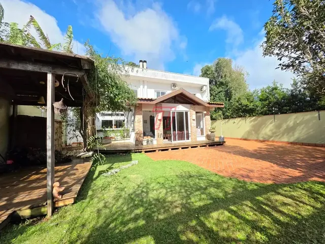 Casa com 593m² 4 quartos e 2 banheiros, à venda, no bairro Tarumã em Curitiba
