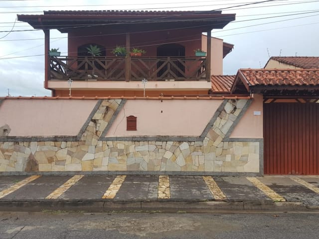 Casa com 324m² 3 quartos e 3 banheiros, à venda, no bairro Parque São Domingos em Pindamonhangaba