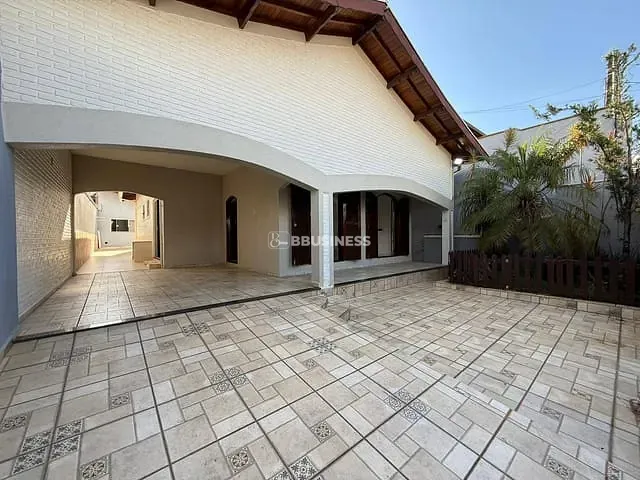 Casa 3 quartos e 3 banheiros, à venda, no bairro Jardim São Jorge em Nova Odessa