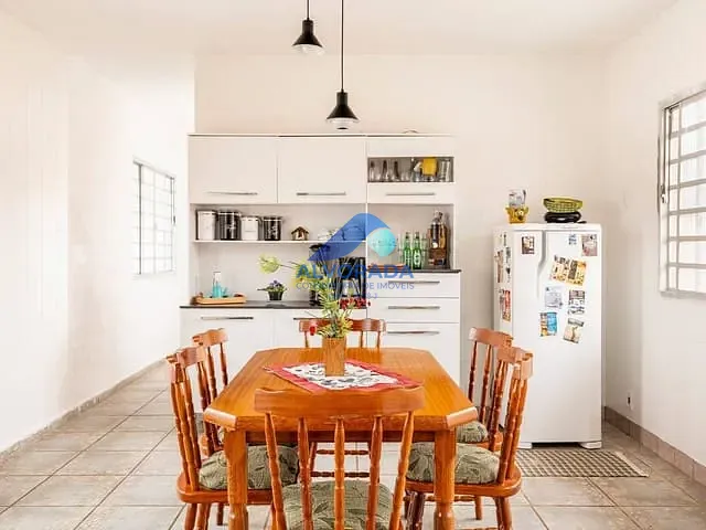 Casa com 1000m² 3 quartos e 2 banheiros, à venda, no bairro Centro em São Bento do Sapucaí