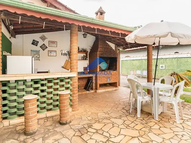 Casa com 1000m² 3 quartos e 2 banheiros, à venda, no bairro Centro em São Bento do Sapucaí