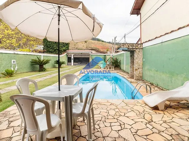 Casa com 1000m² 3 quartos e 2 banheiros, à venda, no bairro Centro em São Bento do Sapucaí
