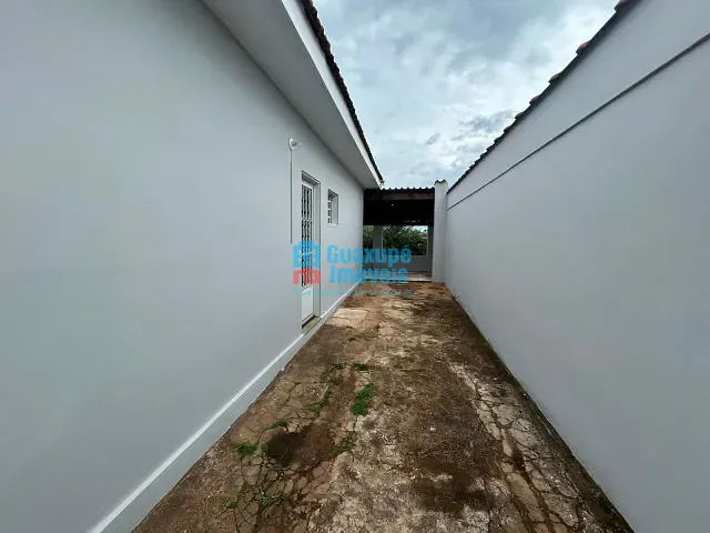 Casa 2 quartos e 1 banheiro, para alugar, no bairro Parque dos Municipios em Guaxupé