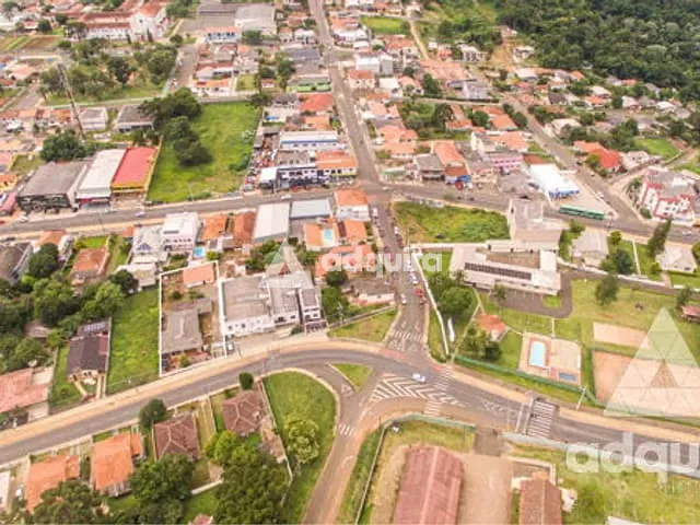 Casa com 1044m² 5 quartos e 3 banheiros, à venda, no bairro Uvaranas em Ponta Grossa