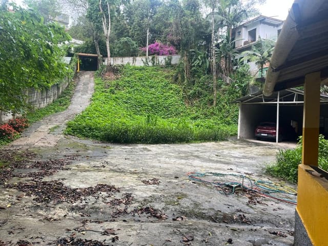 Casa com 2100m² 2 quartos e 1 banheiro, à venda, no bairro Jardim Santa Isabel em Itapecerica da Serra