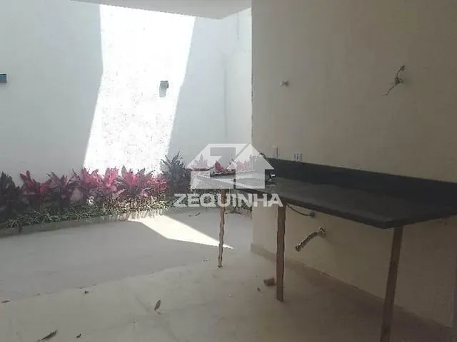 Casa com 150m² 3 quartos e 4 banheiros, à venda, no bairro Vl Yara em Osasco