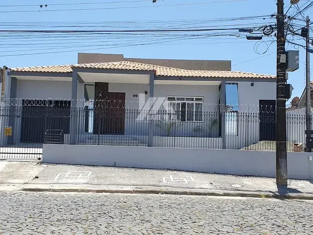 Casa com 462m² 3 quartos e 3 banheiros, à venda, no bairro Uvaranas em Ponta Grossa