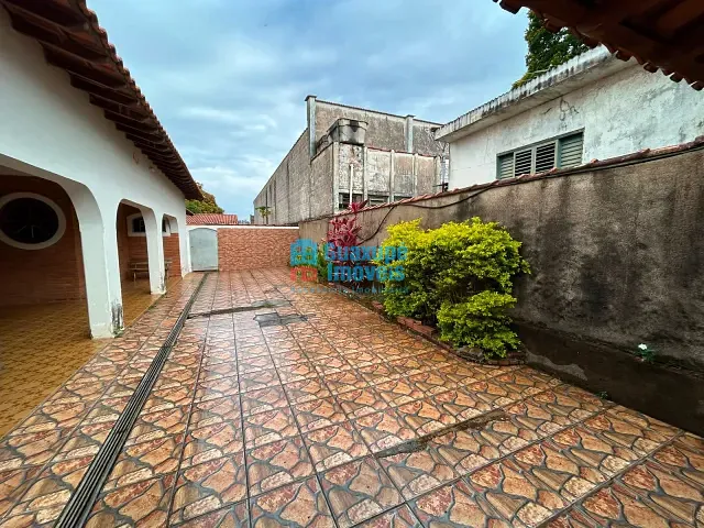 Casa com 1100m² 4 quartos e 2 banheiros, à venda, no bairro Parque do Convento em Guaxupé