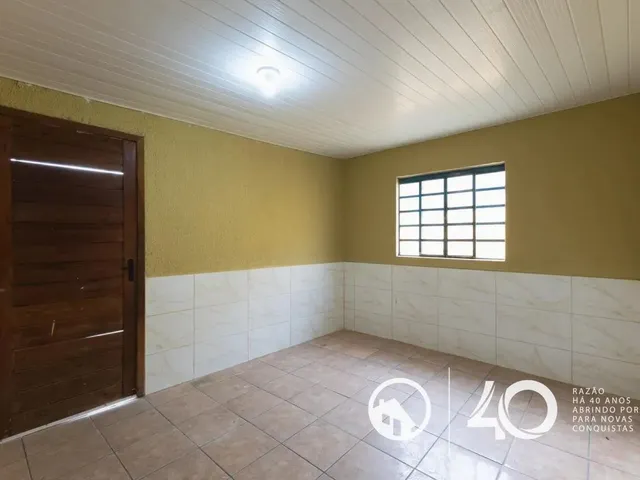 Casa 2 quartos e 1 banheiro, para alugar, no bairro Capão Raso em Curitiba