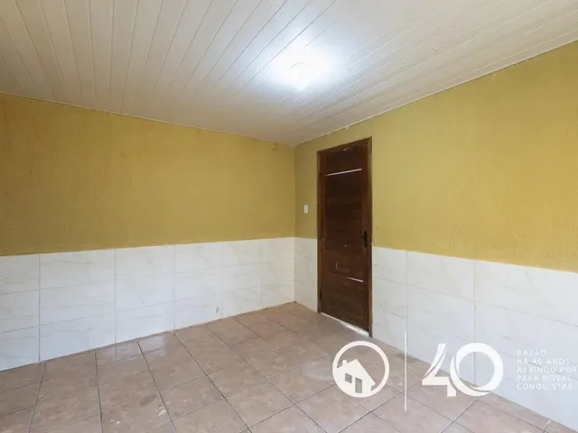 Casa 2 quartos e 1 banheiro, para alugar, no bairro Capão Raso em Curitiba