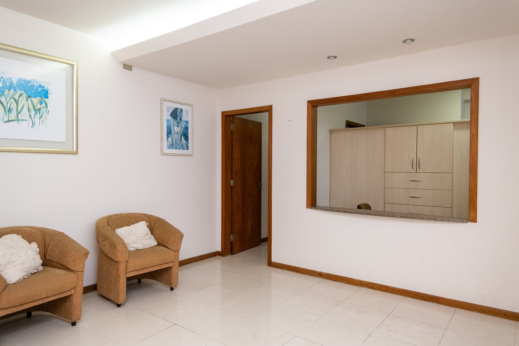 Casa à venda no centro de Pelotas – 213 m², 4 quartos, 2 salas, 3 banheiros, 2 vagas e planta versátil