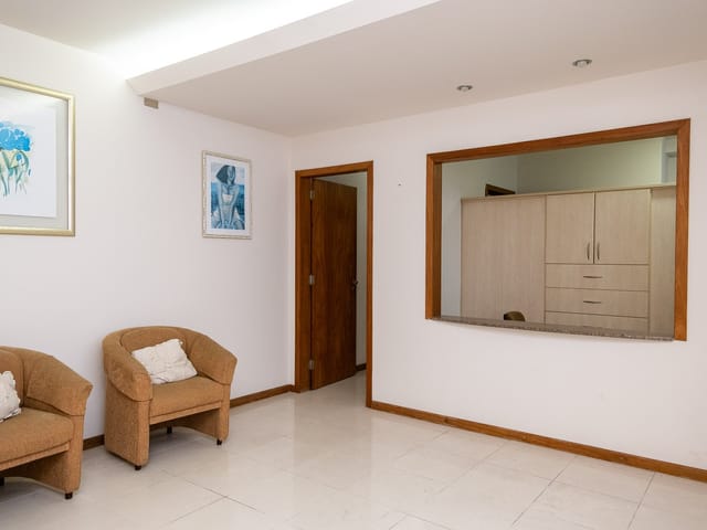 Casa com 213m² 4 quartos e 3 banheiros, à venda, no bairro Centro em Pelotas