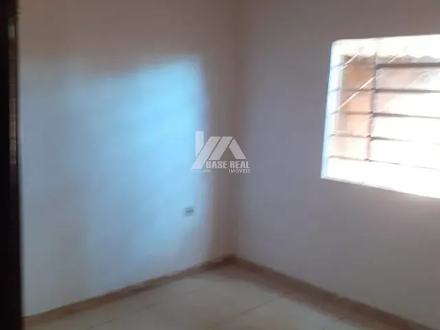 Casa com 495m² 2 quartos e 1 banheiro, à venda, no bairro Uvaranas em Ponta Grossa