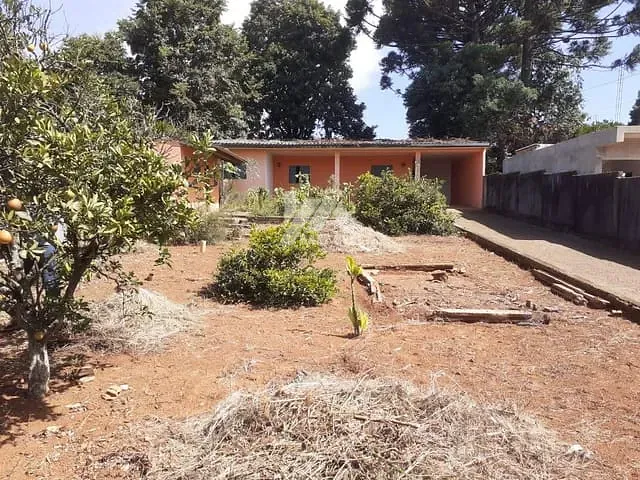 Casa com 495m² 2 quartos e 1 banheiro, à venda, no bairro Uvaranas em Ponta Grossa