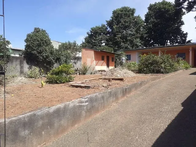 Casa com 495m² 2 quartos e 1 banheiro, à venda, no bairro Uvaranas em Ponta Grossa