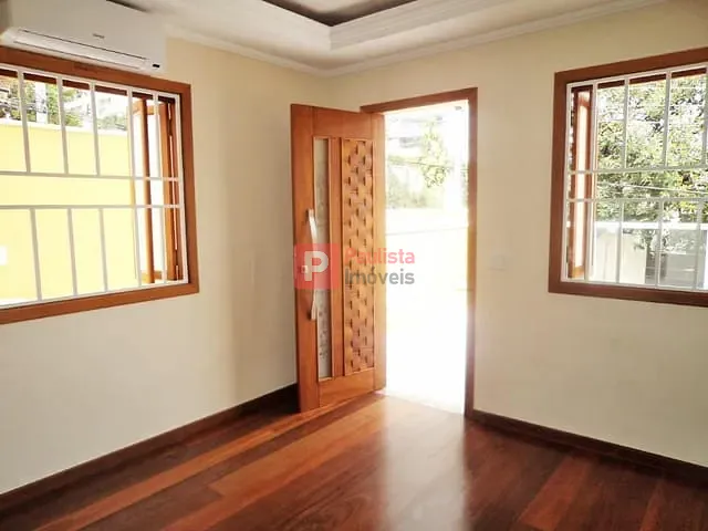 Casa com 230m² 3 quartos e 5 banheiros, à venda ou para alugar, no bairro Campo Belo em São Paulo