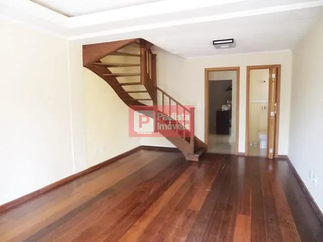 Casa com 230m² 3 quartos e 5 banheiros, à venda ou para alugar, no bairro Campo Belo em São Paulo