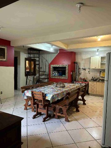Casa com 200m² 4 quartos e 2 banheiros, à venda, no bairro Centro em Pelotas