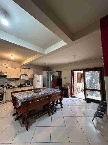 Casa com 200m² 4 quartos e 2 banheiros, à venda, no bairro Centro em Pelotas