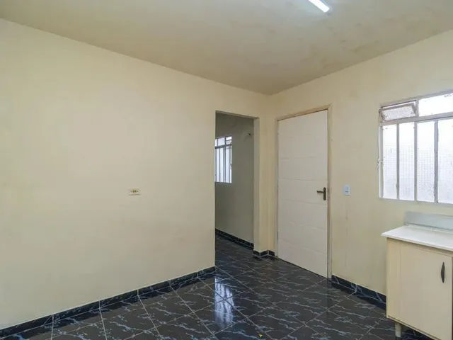 Casa 1 quarto e 1 banheiro, para alugar, no bairro São Braz em Curitiba