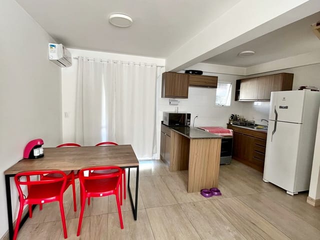 Casa 3 quartos e 2 banheiros, à venda, no bairro Areal em Pelotas