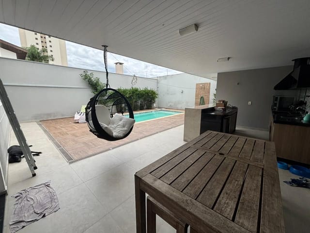 Casa com 295m² 4 quartos e 5 banheiros, à venda, no bairro Urbanova em São José dos Campos