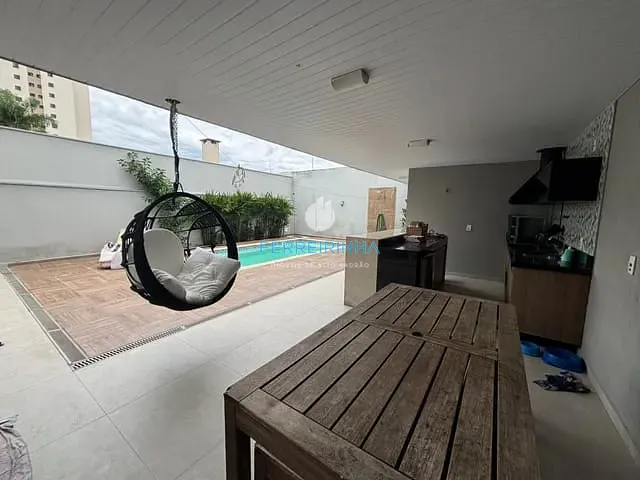 Casa com 295m² 4 quartos e 5 banheiros, à venda ou para alugar, no bairro Urbanova em São José dos Campos