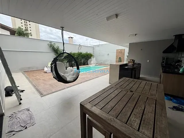 Casa com 295m² 4 quartos e 5 banheiros, à venda ou para alugar, no bairro Urbanova em São José dos Campos