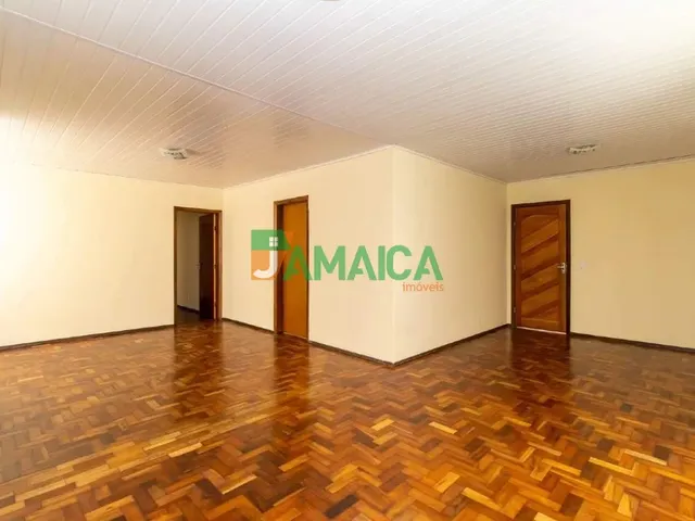 Casa 3 quartos e 3 banheiros, para alugar, no bairro Uberaba em Curitiba