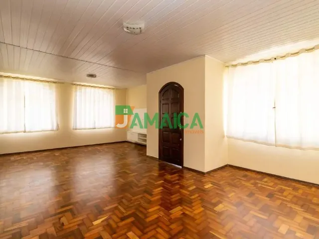 Casa 3 quartos e 3 banheiros, para alugar, no bairro Uberaba em Curitiba