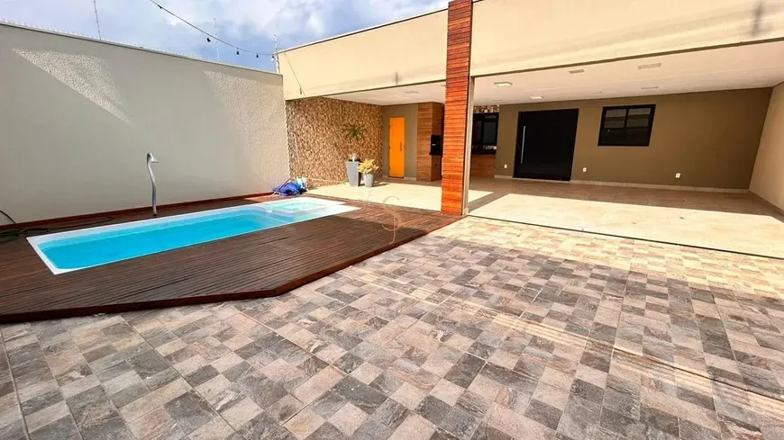 Casa para venda em Residencial Irineu Zanetti com 3 quartos, sendo 2 suítes , 166m²