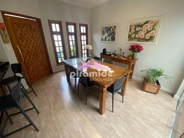Casa com 140m² 3 quartos e 3 banheiros, à venda, no bairro Villa Branca em Jacareí