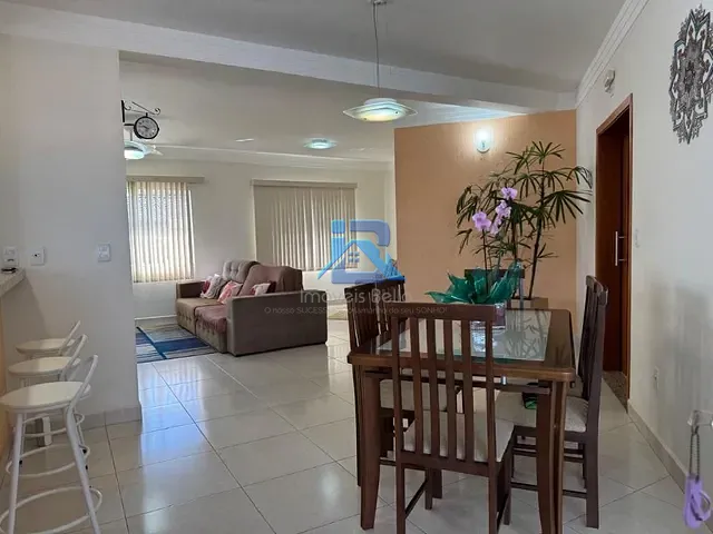Casa com 450m² 4 quartos e 4 banheiros, à venda, no bairro Parque das Laranjeiras em Itatiba