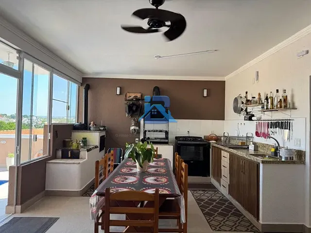 Casa com 450m² 4 quartos e 4 banheiros, à venda, no bairro Parque das Laranjeiras em Itatiba