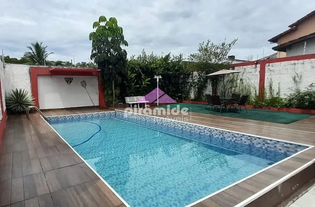 Casa, 3 quartos, 208 m² - Foto 1