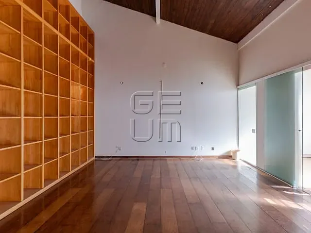 Casa com 529m², à venda, no bairro Centro em Londrina