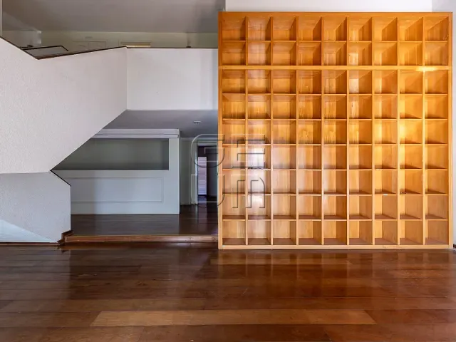 Casa com 529m², à venda, no bairro Centro em Londrina