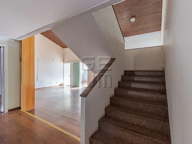 Casa com 529m², à venda, no bairro Centro em Londrina