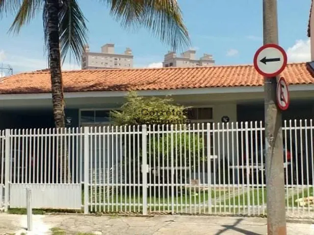 Casa com 250m² 3 quartos e 2 banheiros, à venda, no bairro Centro em Jacareí
