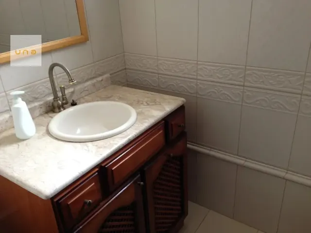 Casa 4 quartos e 2 banheiros, para alugar, no bairro Vila Izabel em Curitiba