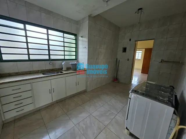 Casa com 324m² 3 quartos e 2 banheiros, à venda, no bairro Nossa Senhora das Dores em Guaxupé