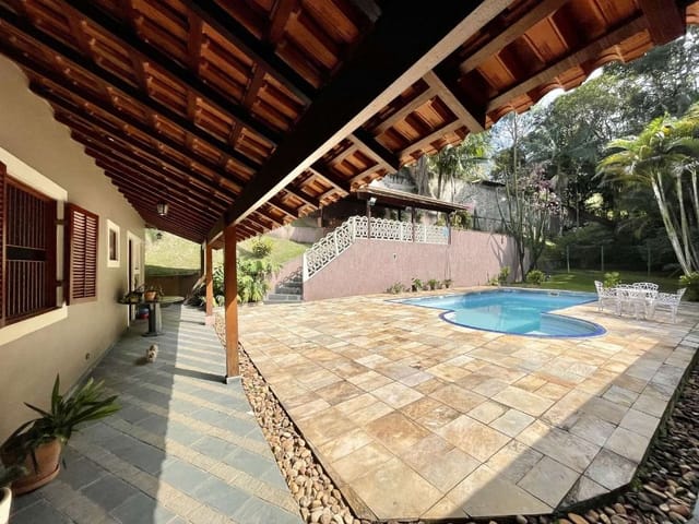 Casa com 1439m² 3 quartos e 4 banheiros, à venda, no bairro Chácara dos Lagos em Carapicuíba